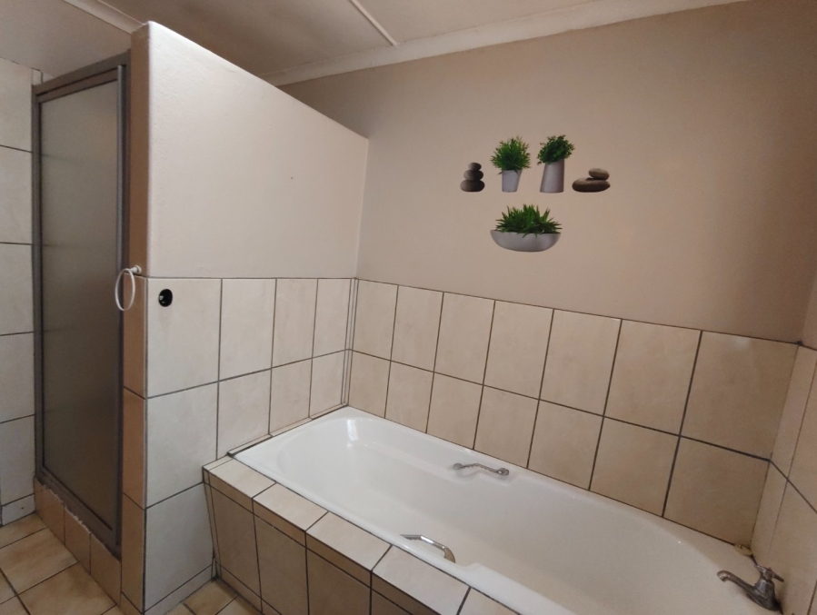 To Let 3 Bedroom Property for Rent in Pellissier Free State
